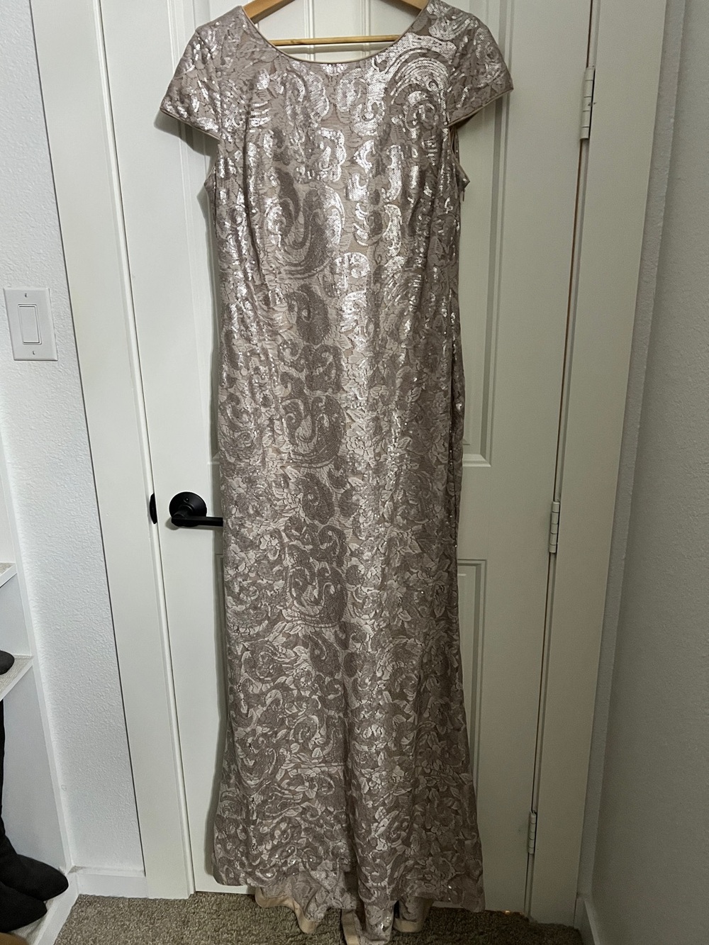 Calvin Klein Sequin Round Neck, Cap Sleeve Gown, #CD9859YU, Size 14, Champagne